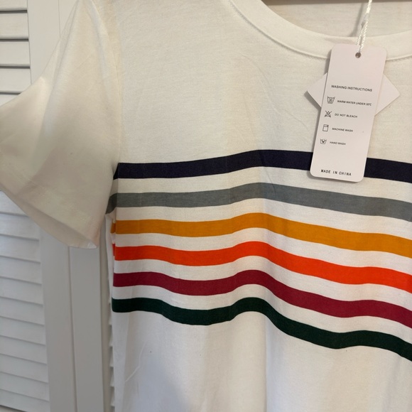 LEANI Modern white /Colored Stripes short sleeve top Women’s Medium NWT - Picture 3 of 6